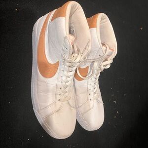 Nike Men's White and Tan Sneakers